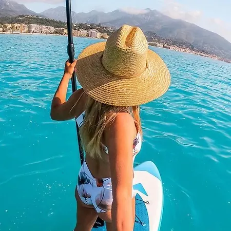 Nella Vecchia Citta Con Vista Mare מנטון