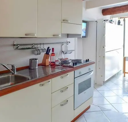 Nella Vecchia Citta Con Vista Mare *