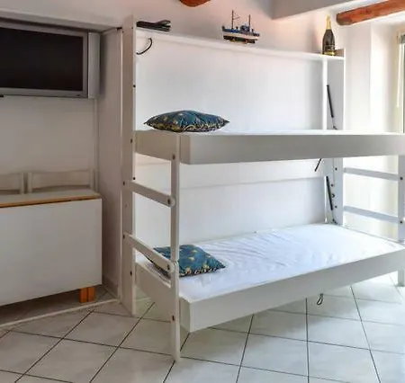 Nella Vecchia Citta Con Vista Mare