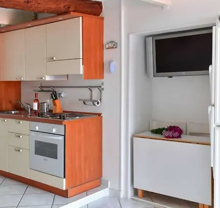 Nella Vecchia Citta Con Vista Mare *