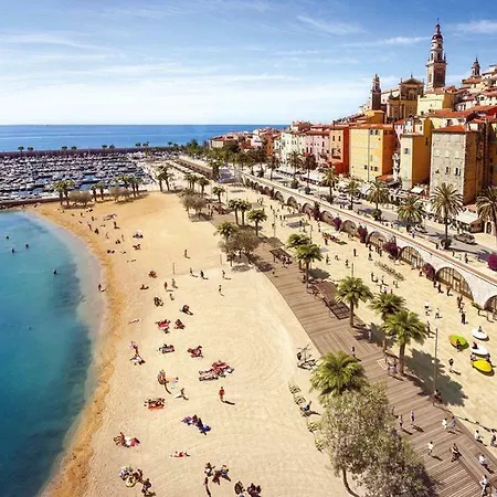 Nella Vecchia Citta Con Vista Mare