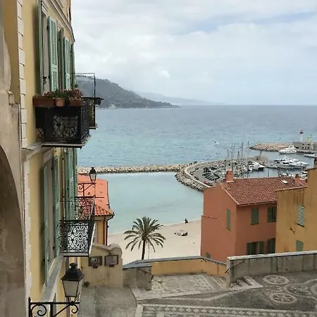 Nella Vecchia Citta Con Vista Mare *