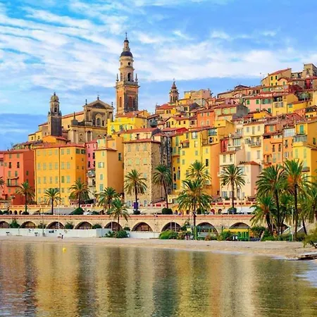 Nella Vecchia Citta Con Vista Mare מנטון