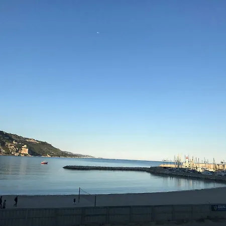 Nella Vecchia Citta Con Vista Mare דירה *