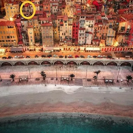 Nella Vecchia Citta Con Vista Mare מנטון