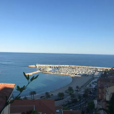 Nella Vecchia Citta Con Vista Mare Apartmán
